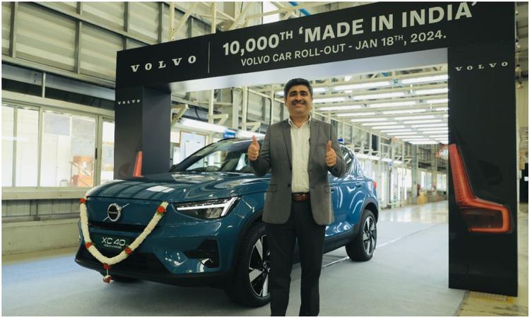 Volvo Cars’ 10,000th Made-In-India Passenger Vehicle Is An EV स्वीडिश कार निर्माता ने 2017 में अपने यात्री वाहन पोर्टफोलियो की स्थानीय असेंबली शुरू की थी.