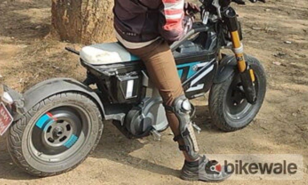 BMW CE02 Electric Scooter Spied Testing In India, Launch Likely This Year बीएमडब्ल्यू CE02 इलेक्ट्रिक स्कूटर ब्रांड का सबसे सुलभ ईवी होगा और इस साल भारत के लिए योजनाबद्ध छह नए मॉडलों में से एक होने की संभावना है.