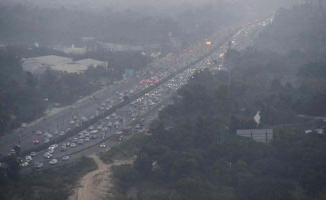 No Fuel For 15-Year-Old Vehicles In Delhi From April 1: Environment Minister यह नियम हाल के वर्षों में शहर को प्रभावित करने वाले वायु प्रदूषण के खतरनाक स्तर पर अंकुश लगाने के लिए लाया जा रहा है.