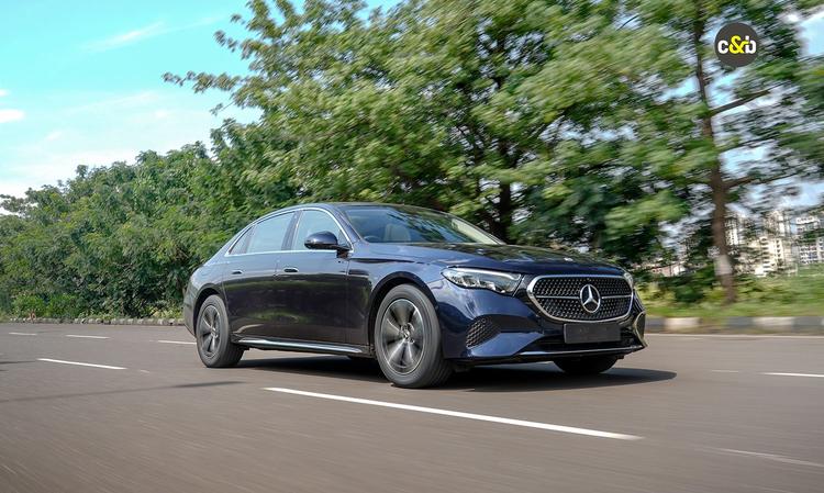 2024 Mercedes-Benz E-Class E200 LWB Review: S-Class At A Bargain आकार में बढ़ने के बाद, नई छठी पीढ़ी की मर्सिडीज-बेंज ई-क्लास दुबली, पतली और अब तक की सबसे एडवांस ई-क्लास है. यह अप्रत्याशित रूप से अच्छी तरह से चलती भी है.