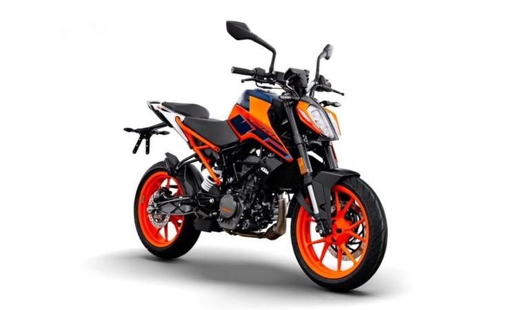 Updated KTM 200 Duke Launched At Rs 2.03 Lakh; Gets New 5-Inch TFT Display अपडेटेड 200 ड्यूक में 390 ड्यूक जैसा ही 5-इंच टीएफटी डिस्प्ले है, और अब यह लगभग रु.4000 अधिक महंगा है.