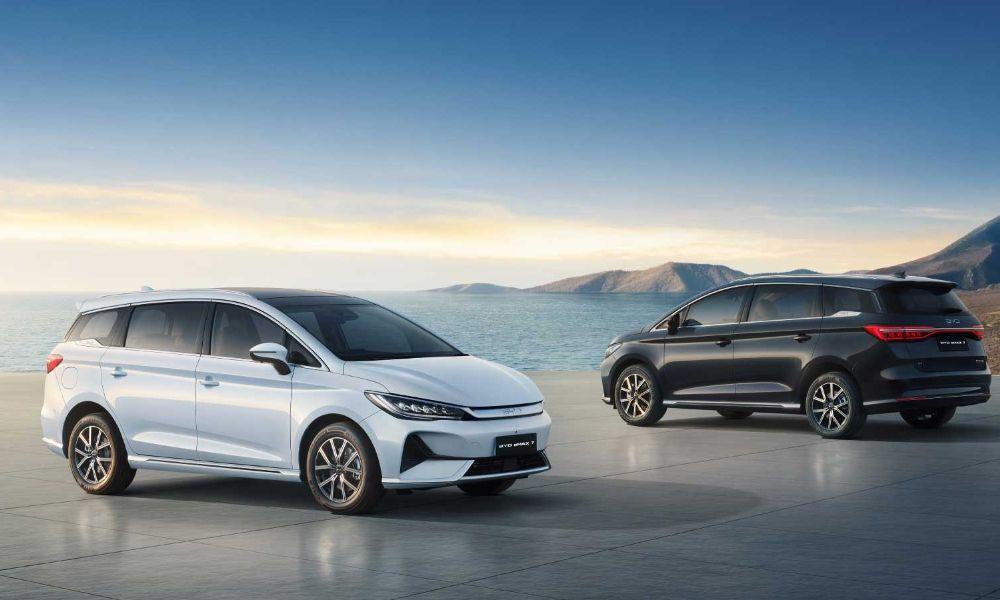 BYD eMax 7 Comfort Launched At Rs 27.90 Lakh नया मिड वेरिएंट, प्रीमियम और सुपीरियर ट्रिम के बीच आता है और इसमें 71.8 kWh की बैटरी दी गई है.