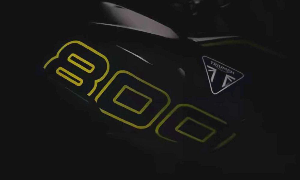 Triumph Teases New 800 cc Motorcycle; Official Unveil On October 22 थोड़े अधिक बड़े इंजन के साथ स्ट्रीट ट्रिपल होने की संभावना है.