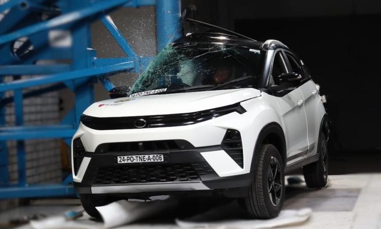Tata Nexon ICE Awarded 5 Stars In Bharat NCAP Crash Test नेक्सॉन पेट्रोल-डीज़ल ने बड़ों की सुरक्षा के लिए 29.41/32 अंक और बच्चों की सुरक्षा के लिए 43.83/49 अंक हासिल किये.