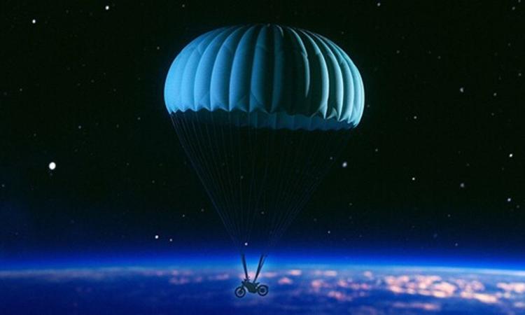 Royal Enfield Electric Motorcycle Teased Ahead Of EICMA 2024 Debut उम्मीद है कि यह इलेक्ट्रिक मोटरसाइकिल एक नियो-रेट्रो रोडस्टर होगी, जिसमें सिंगल-सीट सेटअप होगा.