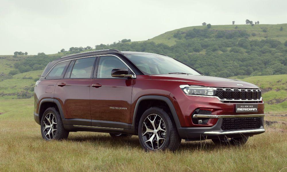 2025 जीप मेरिडियन एसयूवी, वैरिएंट, फीचर्स और कीमत की जानकारी अपडेटेड मेरिडियन एसयूवी अब चार ट्रिम स्तरों में पेश की गई है, और एंट्री-लेवल लॉन्गिट्यूड वैरिएंट केवल 5-सीट लेआउट में उपलब्ध है.