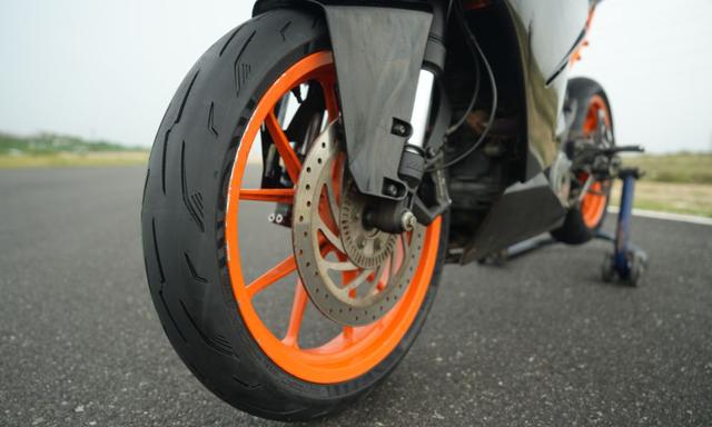 रीज़ ने TraceRad रेडियल टायर भारत में लॉन्च किए  ये टायर केटीएम 390 ड्यूक, केटीएम आरसी 390, सुजुकी जिक्सर 250, टीवीएस अपाचे आरआर 310 और अप्रिलिया आरएस457 जैसी मोटरसाइकिलों के लिए आदर्श हैं.