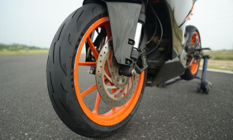 Reise TraceRad Radial Tyres Launched In India ये टायर केटीएम 390 ड्यूक, केटीएम आरसी 390, सुजुकी जिक्सर 250, टीवीएस अपाचे आरआर 310 और अप्रिलिया आरएस457 जैसी मोटरसाइकिलों के लिए आदर्श हैं.