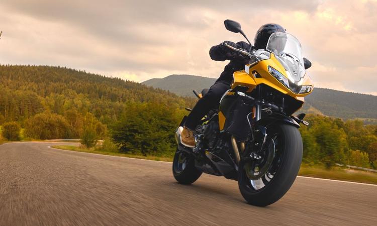 New Triumph Tiger Sport 800 Unveile मोटरसाइकिल 798 सीसी इनलाइन-ट्रिपल के साथ आती है, इसमें तीन राइड मोड हैं और यह चार रंगों में उपलब्ध है.