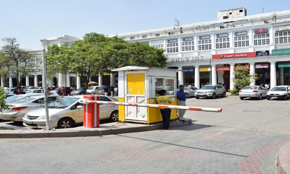 Municipal Car Parks To Double Parking Fees In Delhi यह उपाय निजी परिवहन के उपयोग को हतोत्साहित करने के लिए लागू किया गया है क्योंकि राष्ट्रीय राजधानी में वायु गुणवत्ता बहुत खराब है.