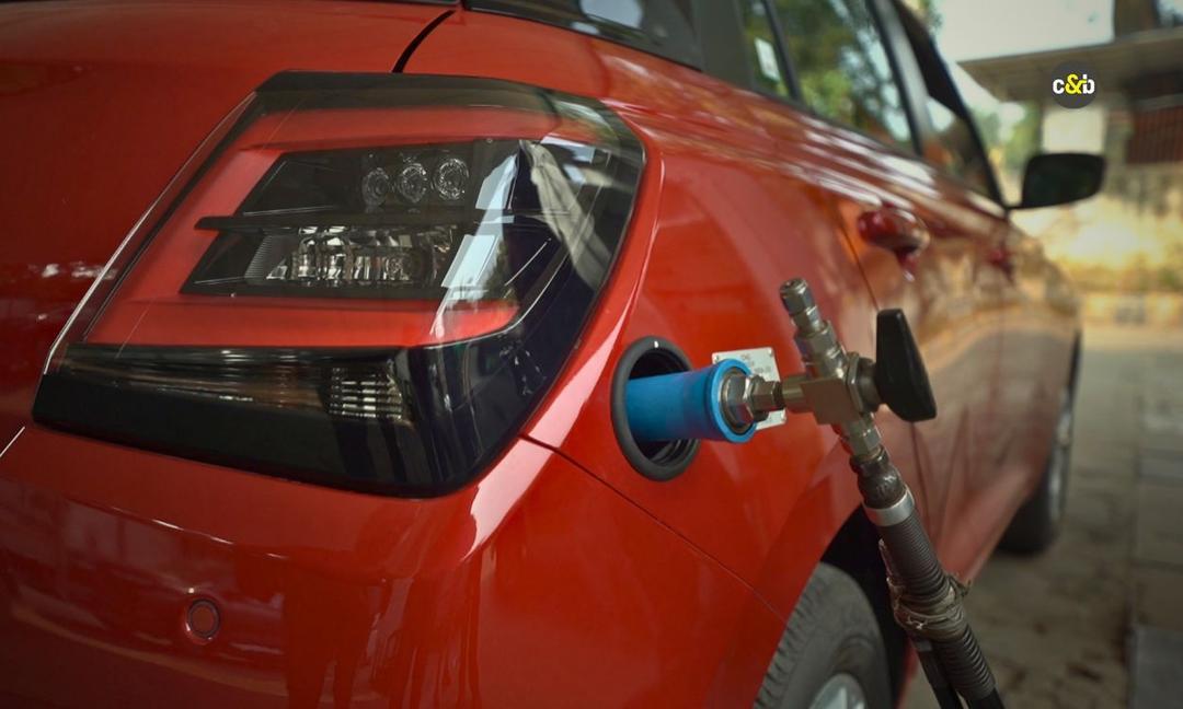 Maruti Suzuki CNG Sales Rise Post Petrol Price Hike देश की सबसे बड़ी कार निर्माता कंपनी ने पेट्रोल की कीमतों में हालिया बढ़ोतरी के बाद अपने सीएनजी मॉडलों की मांग में वृद्धि दर्ज की है.