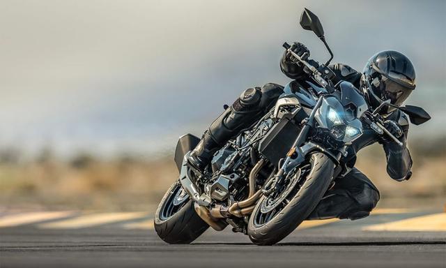 2025 कावासाकी Z900 डिज़ाइन का भारत में पेटेंट कराया गया अपडेटेड 2025 कावासाकी Z900 को पहले ही विदेशी बाज़ारों में लॉन्च किया जा चुका है. यह स्पष्ट नहीं है कि अपडेटेड Z900 को भारत में कब लॉन्च किया जाएगा.