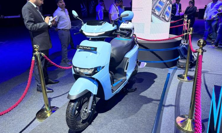 Honda Activa e: Electric Scooter: In Pictures होंडा एक्टिवा ई: QC1 के साथ पेश किया गया था, और यह भारतीय बाजार के लिए कंपनी के पहले इलेक्ट्रिक स्कूटरों में से एक है.