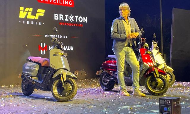 2.5 kWh की रिमूवेबल बैटरी से सुसज्जित, टेनिस का वजन 100 किलोग्राम से कम है, और इसकी हब मोटर इसे 65 किमी प्रति घंटे की शीर्ष गति तक ले जाती है.