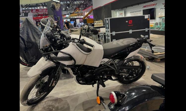 Royal Enfield Himalayan 450 Rally Spotted Undisguised Before Official Unveil हिमालयन 450 को ऑफ-रोड सक्षम बनाने के लिए रैली-सेंट्रिक बदलाव से सुसज्जित किया गया है.