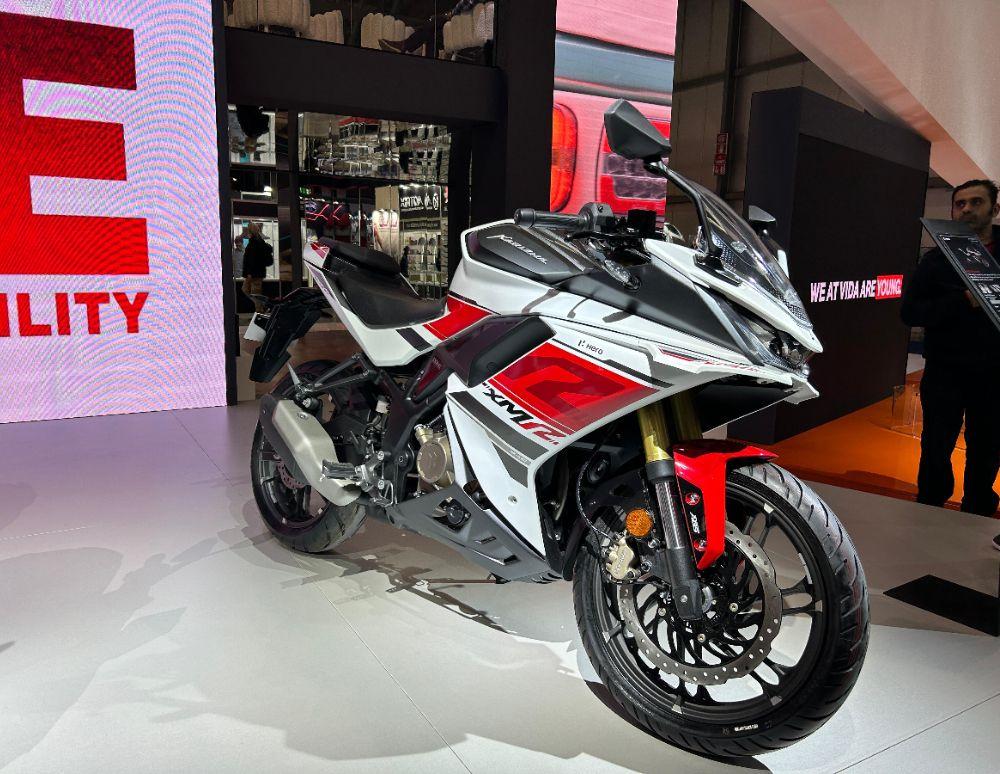 EICMA 2024: हीरो करिज्मा XMR 250 हुई पेश, एडजस्टेबल क्लिप-ऑन के साथ मिले जुड़े हुए विंगलेट्स EICMA 2024: हीरो करिज्मा XMR 250 हुई पेश, एडजस्टेबल क्लिप-ऑन के साथ मिले जुड़े हुए विंगलेट्स