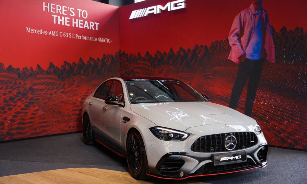 मर्सिडीज AMG C63 S E-परफॉर्मेंस भारत में हुई लॉन्च, कीमत रु.1.95 करोड़ मर्सिडीज AMG C63 S E-परफॉर्मेंस भारत में हुई लॉन्च, कीमत रु.1.95 करोड़