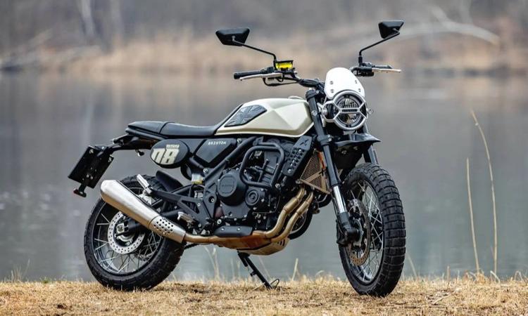 Brixton Crossfire 500XC Price Slashed By Rs 1.20 Lakh; Now Priced At Rs 3.99 Lakh ब्रिक्सटन 5 नवंबर 2025 तक क्रॉसफायर 500 XC की चुनिंदा यूनिट्स को विशेष मूल्य पर पेश कर रहा है.