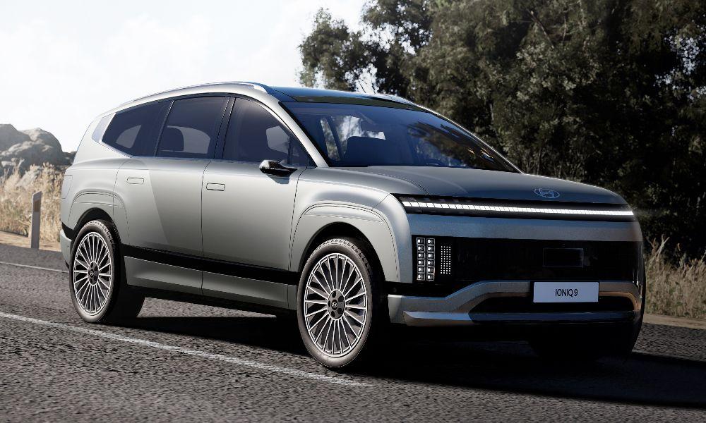 ह्यून्दे आइयोनिक 9 इलेक्ट्रिक एसयूवी आई सामने, 7 सीटर विकल्प के साथ मिलेगी 620 किलोमीटर की रेंज Ioniq 9 ब्रांड के ई-जीएमपी प्लेटफॉर्म पर आधारित है और इसे RWD और AWD रूपों में लंबी रेंज और प्रदर्शन ट्रिम्स में पेश किया गया है.