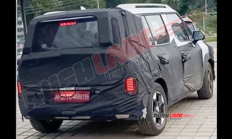 Kia Syros Caught On Test Ahead Of Debut; New Styling Elements Seen In Latest Spy Shots साइरोस कोरियाई वाहन निर्माता की एक नई एसयूवी होगी जिसके सेल्टॉस और सॉनेट के बीच में होने की उम्मीद है.