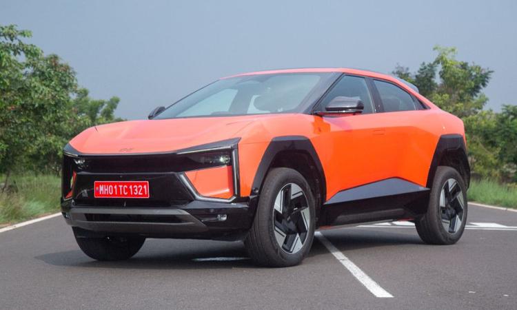 Mahindra BE 6e Electric SUV: In Pictures  BE 6e महिंद्रा की एक कॉम्पैक्ट, ऑल-इलेक्ट्रिक कूपे-एसयूवी है, जो ऑटोमेकर के BE सब-ब्रांड का पहला मॉडल है.