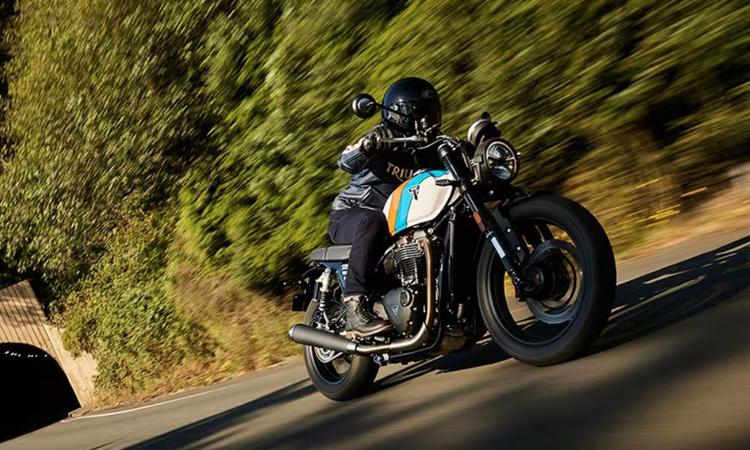 Triumph Speed Twin 900 Launched At Rs 8.89 Lakh मोटरसाइकिल को बदले हुए स्टाइल, एक आकर्षक प्रोफ़ाइल और नए फीचर अपग्रेड प्राप्त हुए हैं.