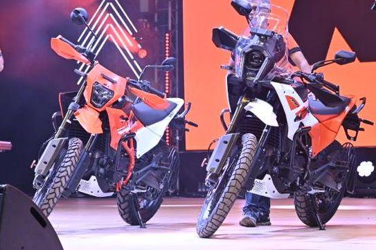 KTM 390 Adventure, 390 Enduro R India Bookings Open; Deliveries In February 2025 हाल ही में इंडिया बाइक वीक 2024 में पेश की गई मोटरसाइकिलों के जनवरी 2025 में लॉन्च होने की उम्मीद है.