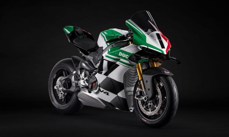 Ducati Panigale V4 Tricolore unveiled केवल 1000 मोटरसाइकिलों के सीमित निर्माण के साथ, मोटरसाइकिल एक विशेष तिरंगा कलर के साथ आती है.