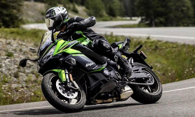 Kawasaki Ninja 1100 SX India Launch Soon थोड़े बड़े इंजन वाली मोटर के अलावा, निंजा 1100SX निंजा 1000SX के समान दिखती है.