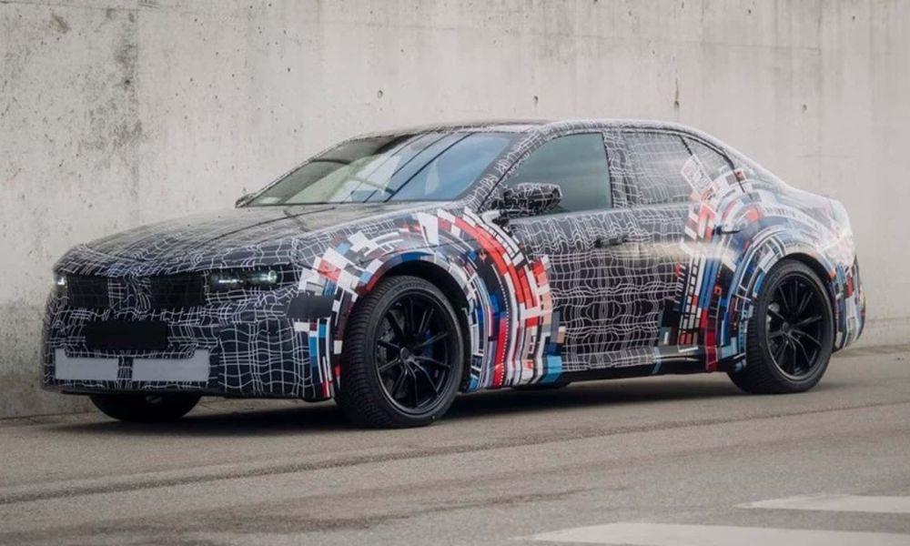All-Electric BMW M3 Teased Ahead Of Debut यह कार न्यू क्लासे प्लेटफॉर्म पर बनाई जाएगी, जो बीएमडब्ल्यू का एक समर्पित ईवी प्लेटफॉर्म है.