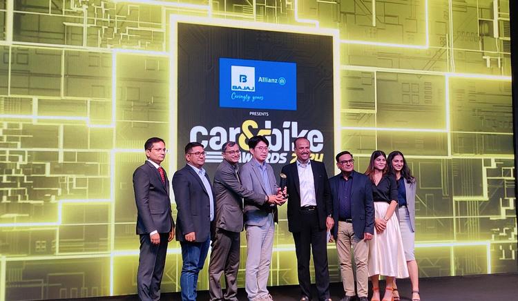 car&bike Awards 2024: Hyundai Verna Is Car Of The Year सेडान को पुरस्कार के लिए मुकाबला दे रही थीं कुछ भारी-भरकम एसयूवी जिसमें होंडा एलिवेट और मारूति सुज़ुकी जिम्नी शामिल थीं.