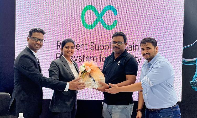 Urban Sphere Partners With Procurabl To Expedite EV Exports From India इस सहयोग का मुख्य उद्देश्य कमर्शियल ईवी के निर्माण में एक प्रमुख खिलाड़ी के रूप में भारत की स्थिति को बढ़ाना है.