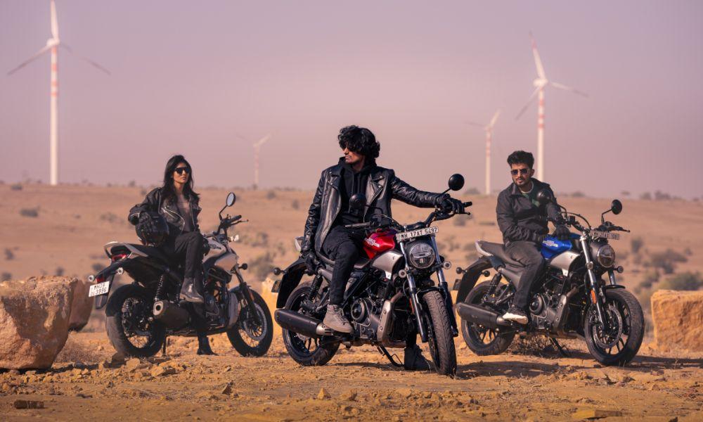 Hero Mavrick 440 Launched In India At Rs 1.99 Lakh आज से बुकिंग शुरू होने के साथ, हीरो रोडस्टर को तीन वैरिएंट्स - बेस, मिड और टॉप में पेश कर रही है.