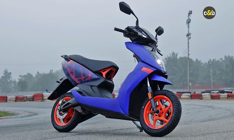 Ather 450 Apex Deliveries Begin In India एथर 450 एपेक्स ब्रांड का प्रमुख इलेक्ट्रिक स्कूटर है और इसकी डिलेवरी अब पूरे देश में शुरू हो गई है.