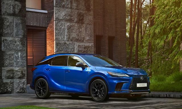 लेक्सस RX500h F-स्पोर्ट की डिलेवरी भारत में शुरू हुई RX500h F-Sport की कीमत ₹1.18 करोड़ है और यह भारत में लेक्सस द्वारा बेची जाने वाली RX SUV का अधिक शक्तिशाली वैरिएंट है.