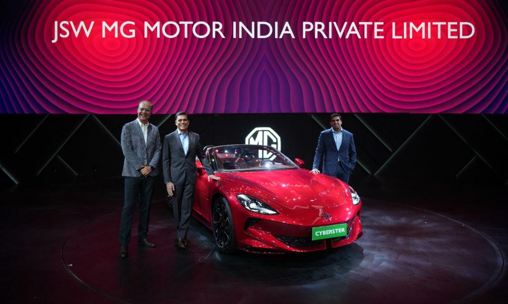 एमजी साइबरस्टर भारत में जनवरी में होगी लॉन्च, कंपनी ने की पुष्टि इस साल मार्च में पेश करने के बाद, एमजी 2025 में भारत में अपनी पहली इलेक्ट्रिक स्पोर्ट्सकार लॉन्च करने के लिए पूरी तरह तैयार है.
