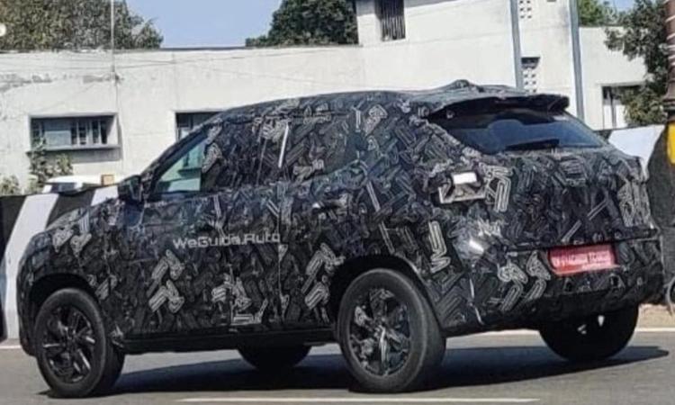Nissan Magnite Facelift Spotted Testing निसान मैग्नाइट जो 2020 से बिक्री पर है, इसे अपडेट रखने के लिए जल्द ही एक नया रूप दिया जाएगा.