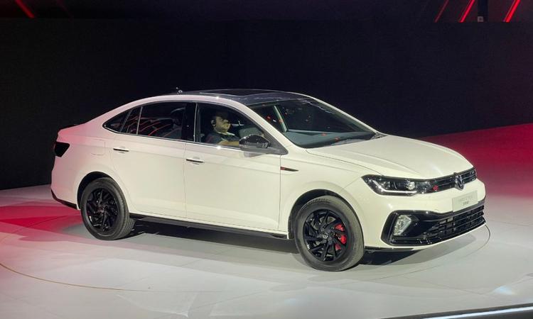 Volkswagen Virtus Pips Hyundai Verna As Best-Selling Compact Sedan In First 7 Months Of 2024 वर्टुस इस सेगमेंट में एकमात्र सेडान थी जिसने पिछले साल की तुलना में 2024 में बिक्री में वृद्धि दर्ज की है.