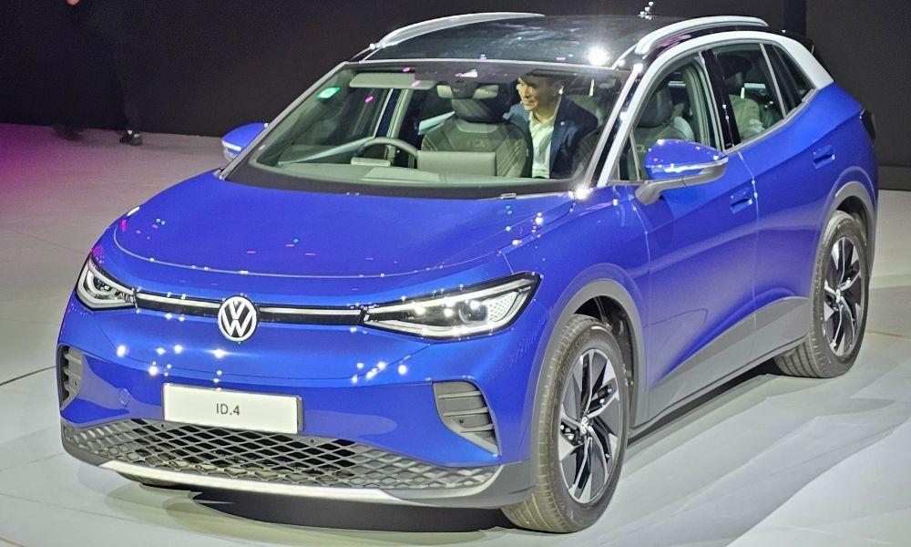 Volkswagen ID.4 To Initially Be Sold In 10 Indian Cities; Launch Confirmed For End-2024 भारत के लिए जर्मन कार निर्माता का पहला बैटरी इलेक्ट्रिक वाहन यूरोप से पूरी तरह आयात के रूप में भेजा जाएगा. भारत-स्पेक मॉडल में बड़ी बैटरी और अनुकूली एडेप्टिव चेसिस मिलने की संभावना है.