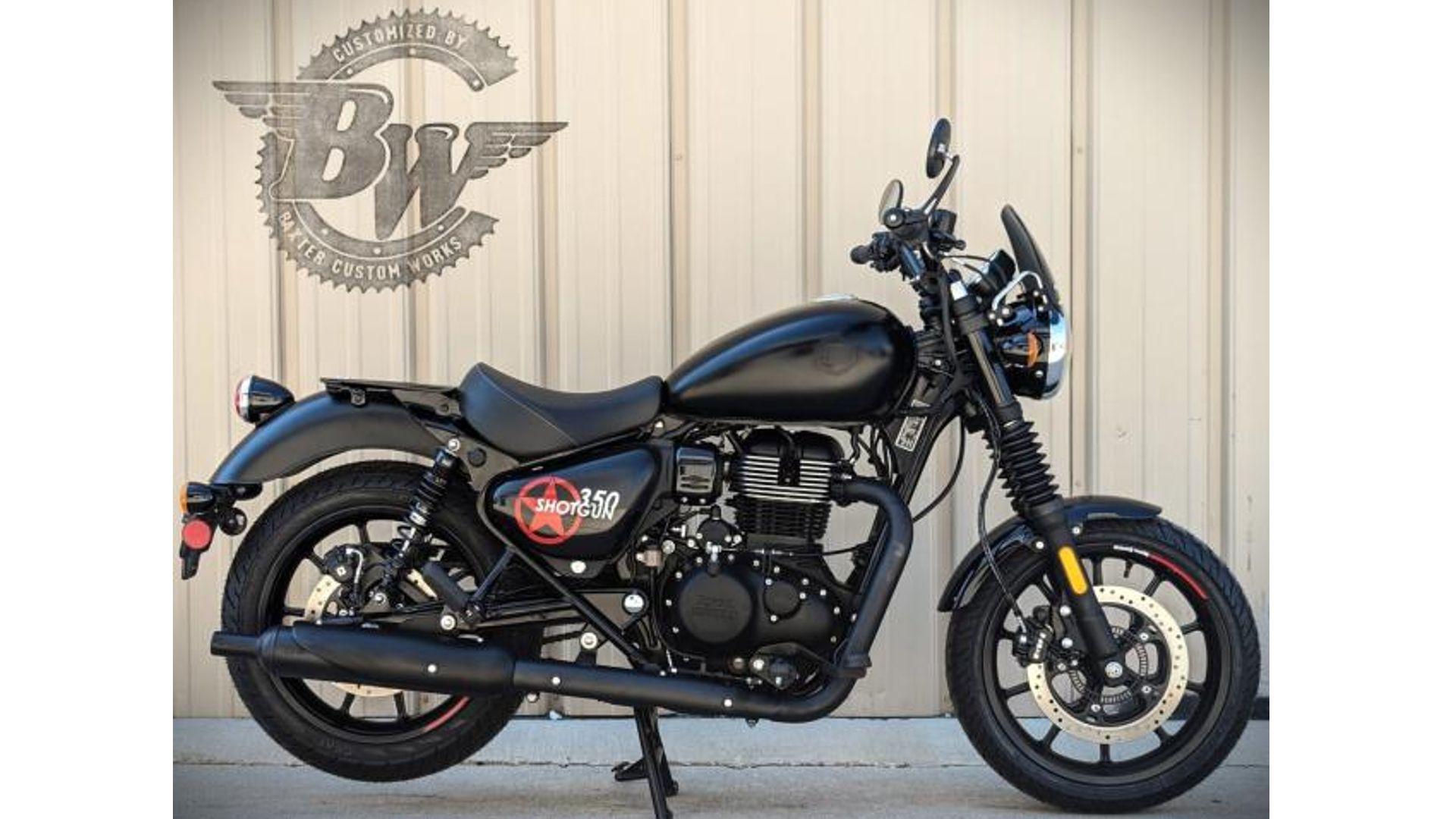 कस्टम मेड रॉयल एनफील्ड 'शॉटगन 350' पेश हुई रॉयल एनफील्ड शॉटगन 350 एक प्रोडक्शन मॉडल नहीं है, बल्कि एक अमेरिकी बाइक शॉप, बैक्सटर साइकिल द्वारा कस्टम बिल्ड है.