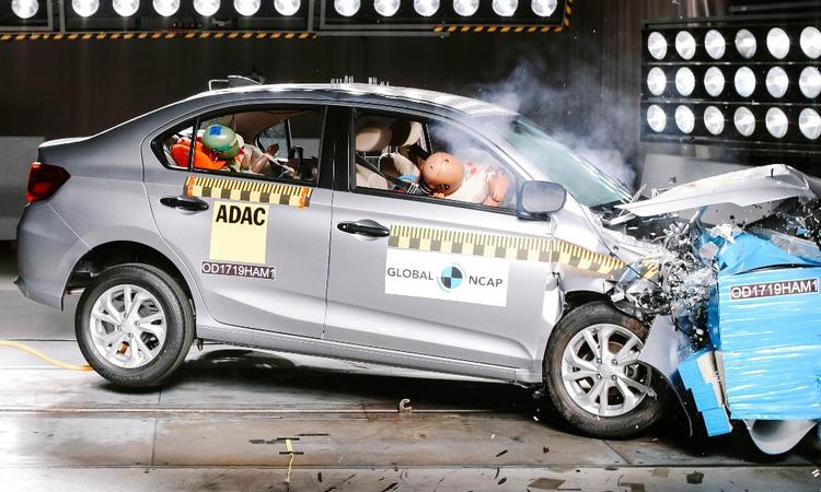 Honda Amaze Bags Two Stars In 2024 Global NCAP Crash Tests; Given 0 Stars For Child Protection दूसरी पीढ़ी की अमेज, जिसने 2019 में ग्लोबल एनकैप के पुराने प्रोटोकॉल के तहत चार-स्टार रेटिंग हासिल की थी, अब नए अधिक कड़े टैस्टिंग नियमों के तहत दो-स्टार बड़ों की सुरक्षा रेटिंग मिली है.