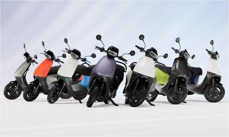 Ola S1 X Prices Slashed By Up To Rs 10,000 As Part Of Introductory Offer बदली हुई कीमतों के साथ, ओला एस1 एक्स लाइन-अप अब 2 kWh वेरिएंट के लिए ₹69,999 (ईएमपीएस सब्सिडी सहित एक्स-शोरूम) से शुरू होती है.