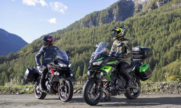 Kawasaki Versys 650 MY24 Edition Launched; Get New Liveries मिडिल-वेट स्पोर्ट्स टूरर के 2024 एडिशन में बदली हुई रंग योजनाएं हैं.