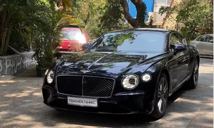 Actor Ranbir Kapoor Adds The Bentley Continental GT To His Garage रणबीर कपूर को हाल ही में गैराज में अपनी दूसरी ब्रिटिश लग्जरी कार नई बेंटले कॉन्टिनेंटल जीटी चलाते हुए देखा गया.