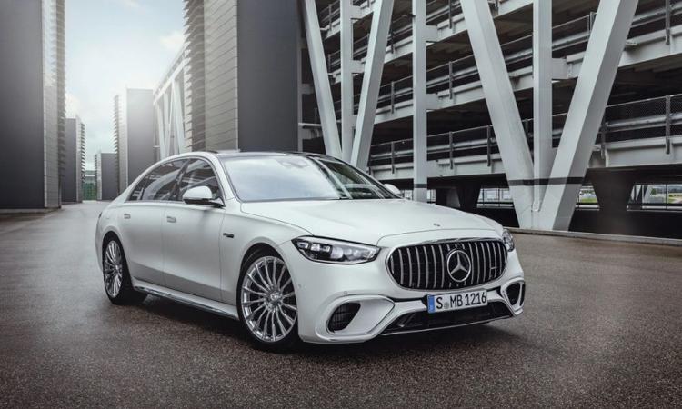 New Mercedes-Benz Launches To Watch Out For In 2024 मर्सिडीज-बेंज ने बताया है कि वह इस साल के अंत तक देश में छठी पीढ़ी की ई-क्लास, दो एएमजी मॉडल और तीन इलेक्ट्रिक कारें लॉन्च करेगी