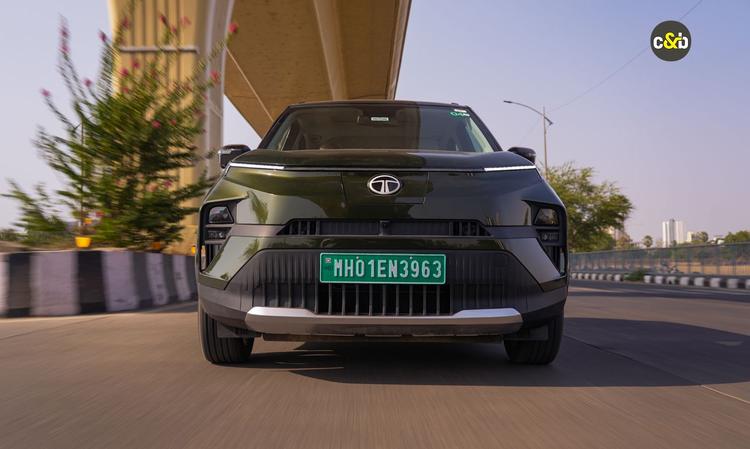 Tata Punch EV Facelift To Be Launched On February 20
टाटा की एसयूवी जैसी दिखने वाली हैचबैक का इलेक्ट्रिक वर्जन 20 फरवरी, 2026 को लॉन्च किया जाएगा और पेट्रोल से चलने वाले वर्जन की तरह ही इसमें भी कई विजुअल और फीचर अपग्रेड किए जाएंगे.