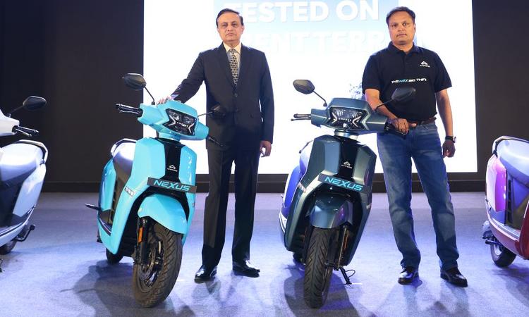 Ampere Nexus Electric Scooter Launched At Rs 1.10 Lakh: Gets 3 kWh Battery, 136 KM Range नेक्सस, जिसने हाल ही में कश्मीर से कन्याकुमारी तक की यात्रा पूरी की है, ग्रीव्स इलेक्ट्रिक मोबिलिटी का पहला प्रीमियम इलेक्ट्रिक स्कूटर है, और मई की दूसरी छमाही से ग्राहकों तक पहुंच जाएगा.