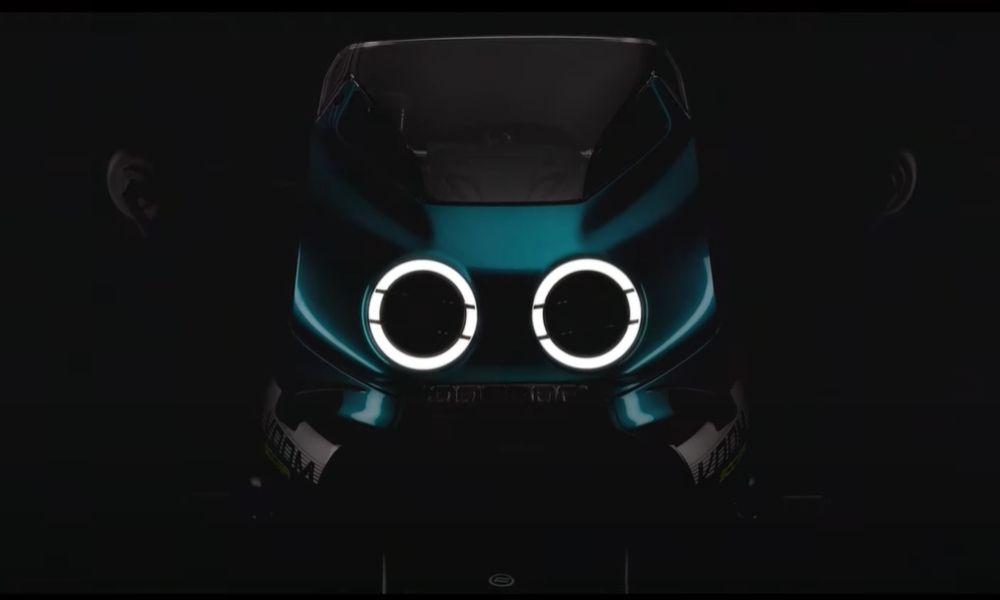 CFMoto 500SR Voom Four-Cylinder Neo-Retro Sportbike Teased टीज़र CFMoto 500SR वूम की डिज़ाइन लैंग्वेज को अच्छी तरह दिखाती है, जो आधुनिक चार-सिलेंडर इंजन के साथ क्लासिक ओल्ड-स्कूल स्टाइल है.