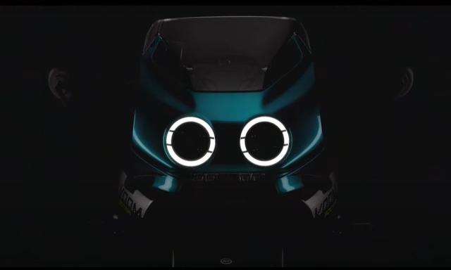 CFMoto 500SR वूम फोर-सिलेंडर नियो-रेट्रो स्पोर्टबाइक की झलक दिखी  टीज़र CFMoto 500SR वूम की डिज़ाइन लैंग्वेज को अच्छी तरह दिखाती है, जो आधुनिक चार-सिलेंडर इंजन के साथ क्लासिक ओल्ड-स्कूल स्टाइल है.