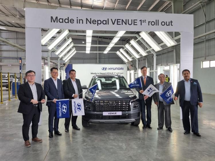Hyundai India Opens Its First Car Assembly Plant In Nepal; Rolls Out First Nepal-Made Venue नेपाल में ह्यून्दे का नया असेंबली प्लांट देश का पहला वाहन असेंबली प्लांट भी है. ह्यून्दे वेन्यू स्थानीय स्तर पर असेंबल होने वाला पहला मॉडल होगा.